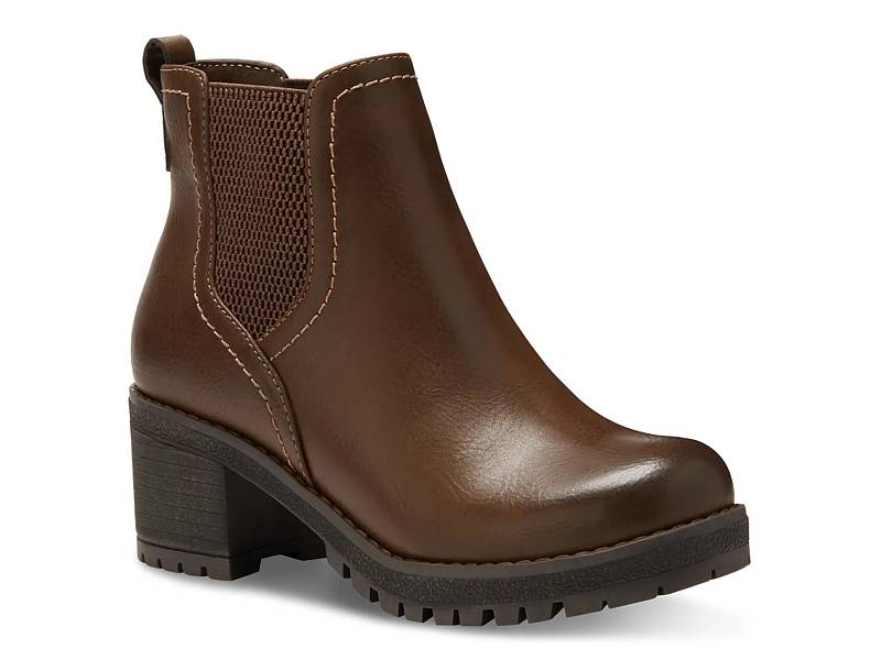 【Steve Madden】チェルシーブーツを称える STEVEMADDEN-INTL_EN-
