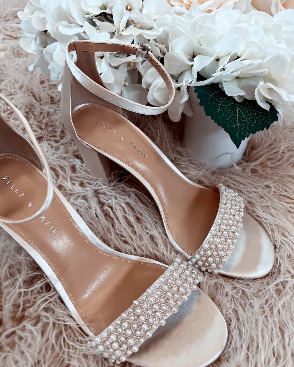 Ivory Wedding Heels With Golden T-strap and Peep Toe, Bridal Shoes in Retro  Style, Vintage Wedding Shoe With Block High Heel and Ankle Strap 