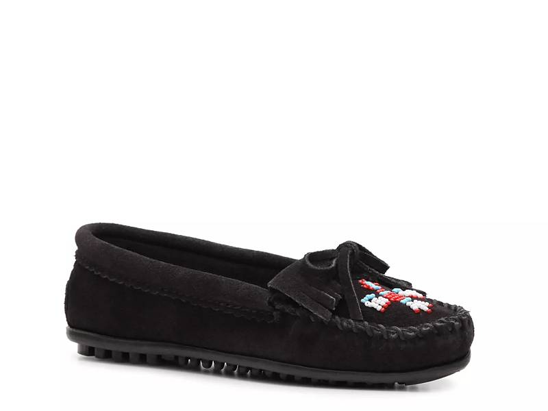 Minnetonka hot sale black moccasins