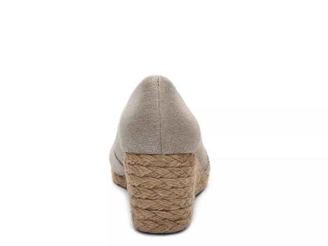 Adrienne vittadini bailee wedge pump sales
