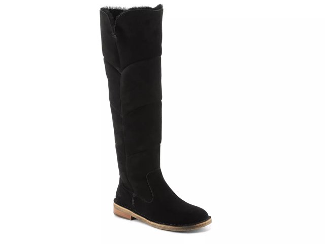 Uggs boots at dsw store